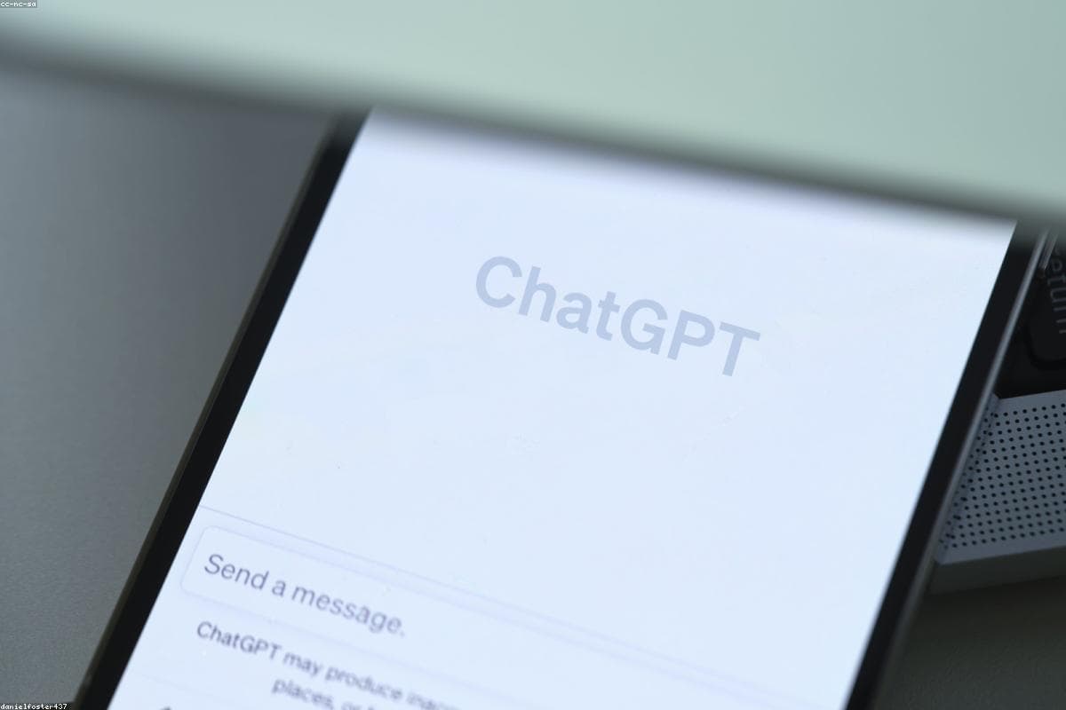 Claude's App Store Flex: Government Ban, User Win. SMH.